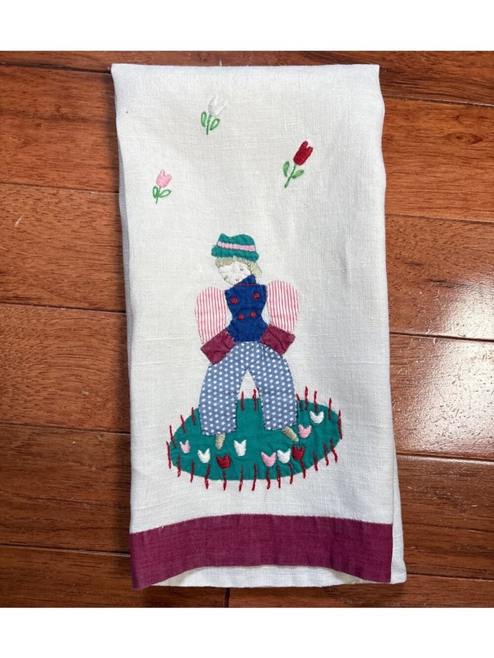 Applique Finger Towel 18x13" Floral Boy in Field Linen Red Trim Vintage